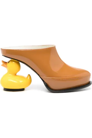 Maison Mihara Yasuhiro Mules con tacón de pato