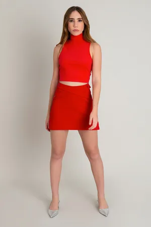Falda short corto asimétrico con plisados rojo – HIGHSTREET