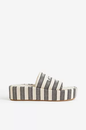 H&M Sandalias con bordado