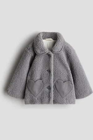 H&M Abrigo en tejido peluche con bolsillos de corazón
