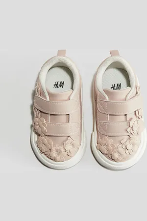 H&M Tenis con aplicaciones de flor