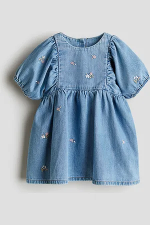 H&M Vestido de denim con diseño bordado
