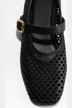 H&M Bailarinas Mary Jane con diseño calado