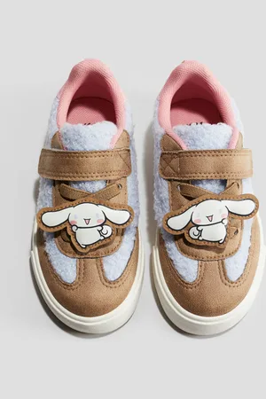 H&M Tenis con tejido peluche