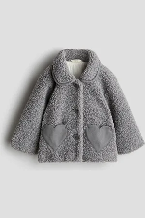 H&M Abrigo en tejido peluche con bolsillos de corazón