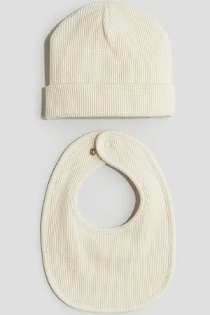 H&M Set gofrado de 2 piezas con gorro y babero