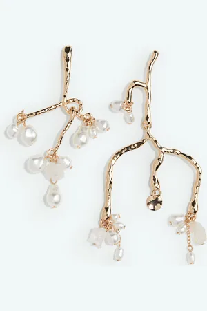 H&M Aretes dispar con diseño de rama