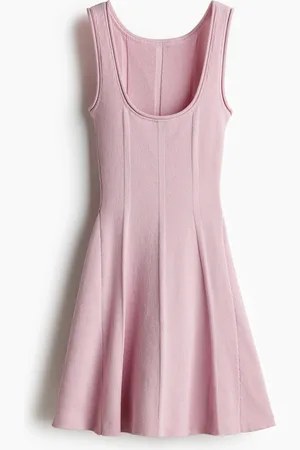 H&M Vestido acanalado con vuelo