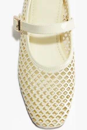 H&M Bailarinas Mary Jane con diseño calado