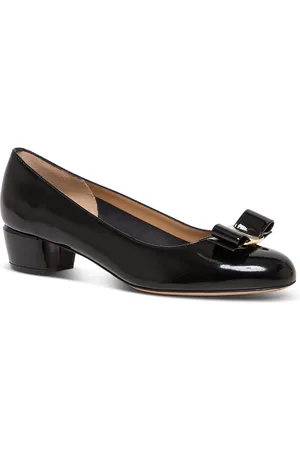 Salvatore Ferragamo Vara Pumps In Patent Leather With Bow