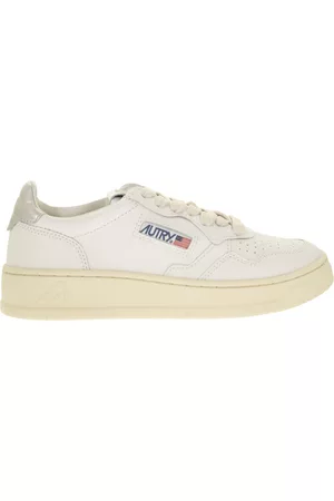 Autry Medalist Low Sneakers In White And Silver Leather