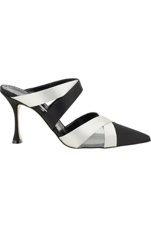 Manolo Blahnik Oyounak Pumps