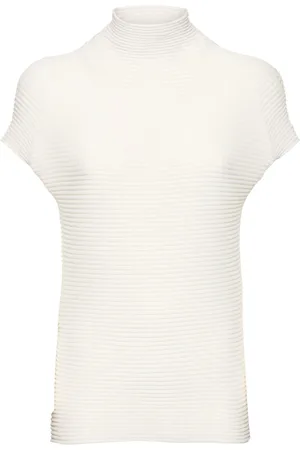 Issey Miyake Cuello Alto Con Manga Corta