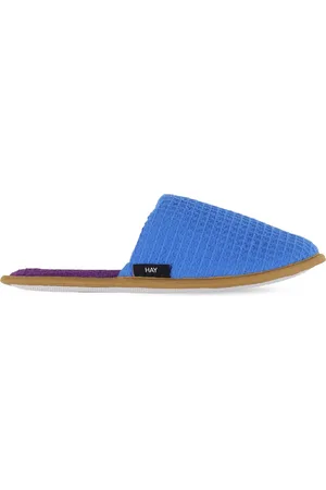 Hay Zapatillas De Mezcla De Algodón