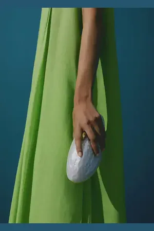 MANGO Bolso clutch efecto perlado Unitalla