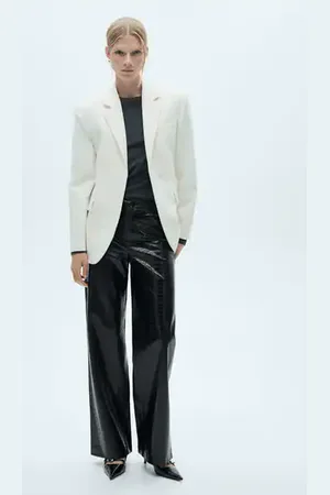 MANGO Pantalón recto efecto piel coco