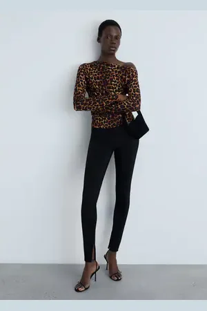 MANGO Camiseta leopardo cuello asimétrico