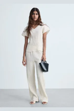MANGO Top cuello pico efecto arrugado CH