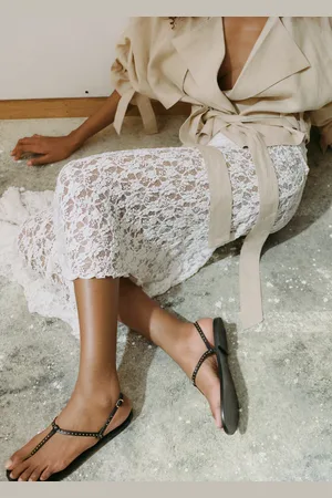 MANGO Sandalia piel mini tachuelas