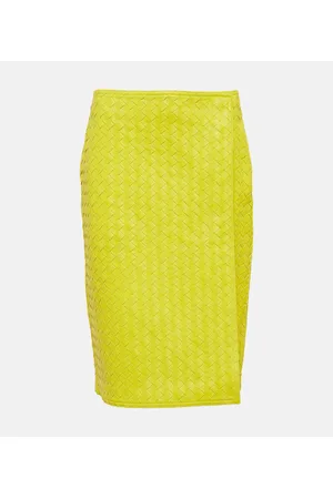 Asymmetrical yellow leather skirt  Faldas amarillas, Faldas cortas, Ropa