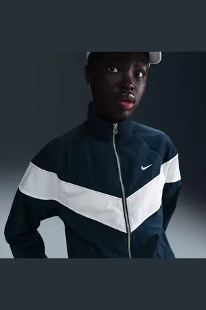 Nike Windrunner Chamarra de tejido Woven holgada de cierre completo con protección UV para mujer