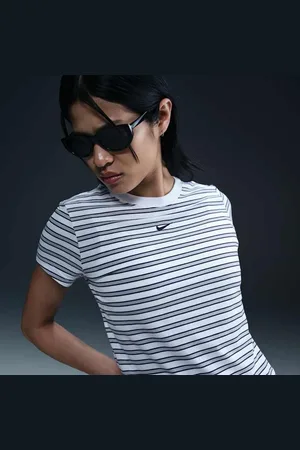 Nike Playera a rayas slim para mujer Sportswear Chill Knit