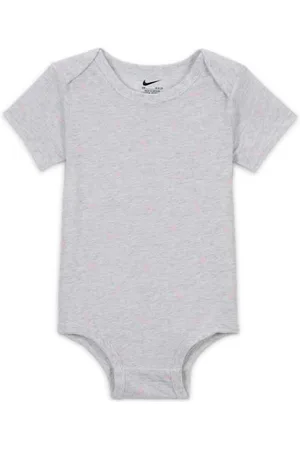 Nike Conjunto de tres piezas Swooshfetti a rayas para bebé (12-24 M) Essentials