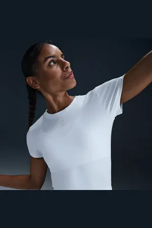 Nike Playera de tenis de manga corta Dri-FIT para mujer Court Advantage