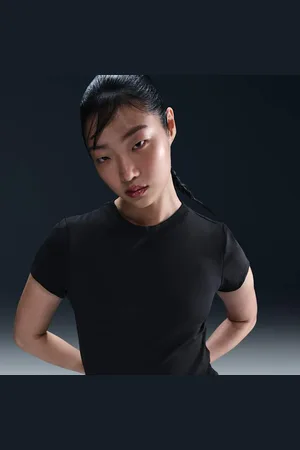 Nike Playera de tenis de manga corta Dri-FIT para mujer Court Advantage