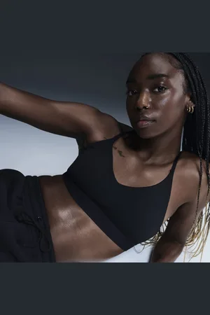 Nike Bra deportivo ajustable con almohadillas para mujer Indy Light Support