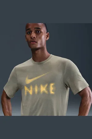 Nike Playera Dri-FIT UV versátil para hombre Hyverse