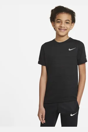 Nike Dri-FIT Miler Playera de entrenamiento para niño talla grande