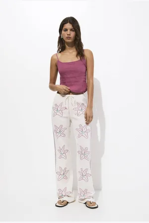 Pull&Bear Pantalón Rústico Estampado Floral Bordado