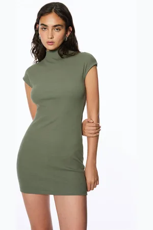 Pull&Bear Vestido Corto Espalda Descubierta Canalé