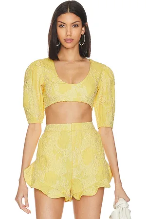Camila Coelho Kahlo crop top en color amarillo talla L en - Yellow. Talla L (también en M, S, XL, XS, XXS).