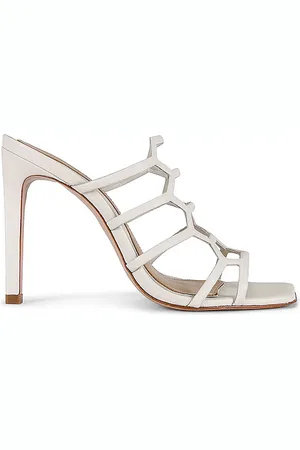 Schutz Sandalia julianna en color crema talla 10 en - Cream. Talla 10 (también en 9.5).