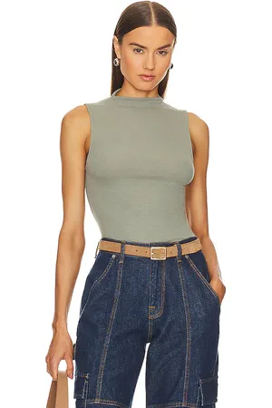 ENZA COSTA Silk knit rib sleeveless mockneck en color verde talla L en - Green. Talla L (también en M, XS).