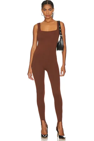 AFRM X revolve essential avery jumpsuit en color marrón talla L en - Brown. Talla L (también en M).