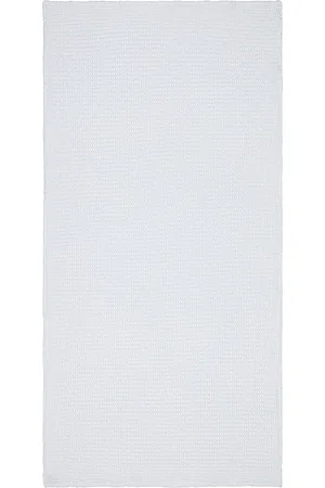 HAWKINS NEW YORK Toalla de baño simple waffle en color talla all en - White. Talla all.