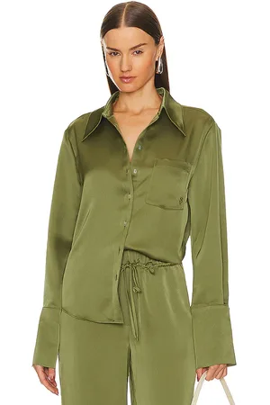 Song of Style Camisa tito en color verde oliva talla M en - Olive. Talla M (también en S).