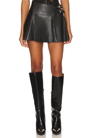 WeWoreWhat Minifalda con hebilla de cuero vegano en color talla 0 en - Black. Talla 0 (también en 00, 2, 4, 8).