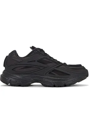 Reebok Zapatilla deportiva en color talla 7 en - Black. Talla 7 (también en Mens 7.5/Womens 9, Mens 7/ Womens 8.5).