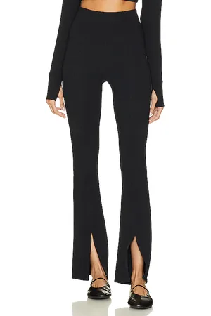 Beach Riot Pantalón dividido alani en color negro talla L en - Black. Talla L (también en M, S, XL).