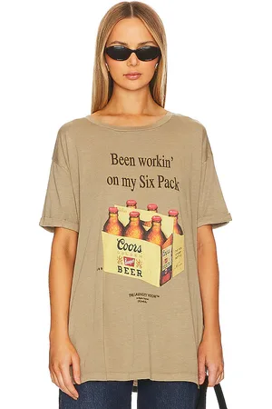 The Laundry Room Camiseta tamaño grande coors six pack en color taupe talla L en - Taupe. Talla L (también en M, S, XL, XS