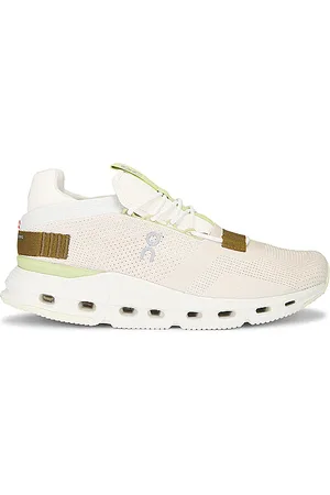 On Running Zapatilla deportiva cloudnova en color nude talla 11 en Mo & Ice - Nude. Talla 11 (también en 12).