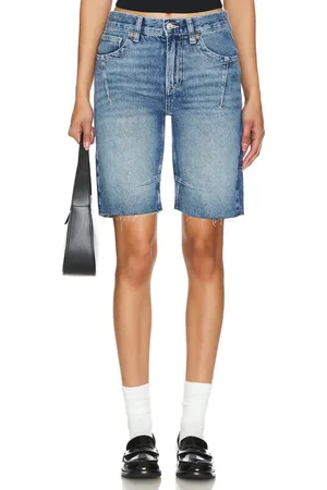 Free People Short largo ghost town en color denim-medium talla 24 en - Denim-Medium. Talla 24 (también en 25, 26).