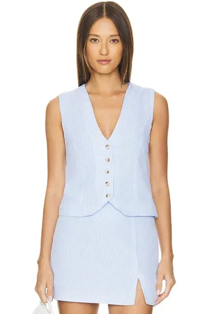 BLANK NYC Chaleco sun glow en color bebe azul talla L en - Baby Blue. Talla L (también en M, XS).