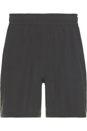 Beyond Yoga Pivotal performance short unlined en color gris talla L en - Grey. Talla L (también en M, S, XL/1X).