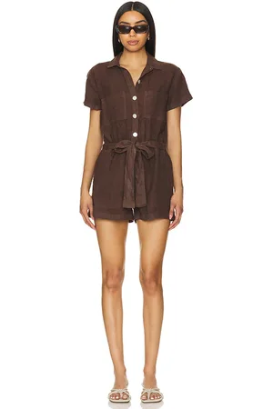 Bella Dahl Rolled hem utility romper en color chocolate talla L en - Chocolate. Talla L (también en S).