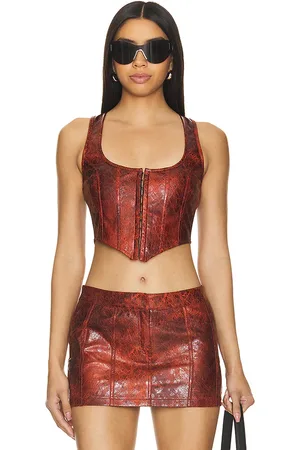 superdown Juno faux leather top en color talla M en - Red. Talla M (también en S).